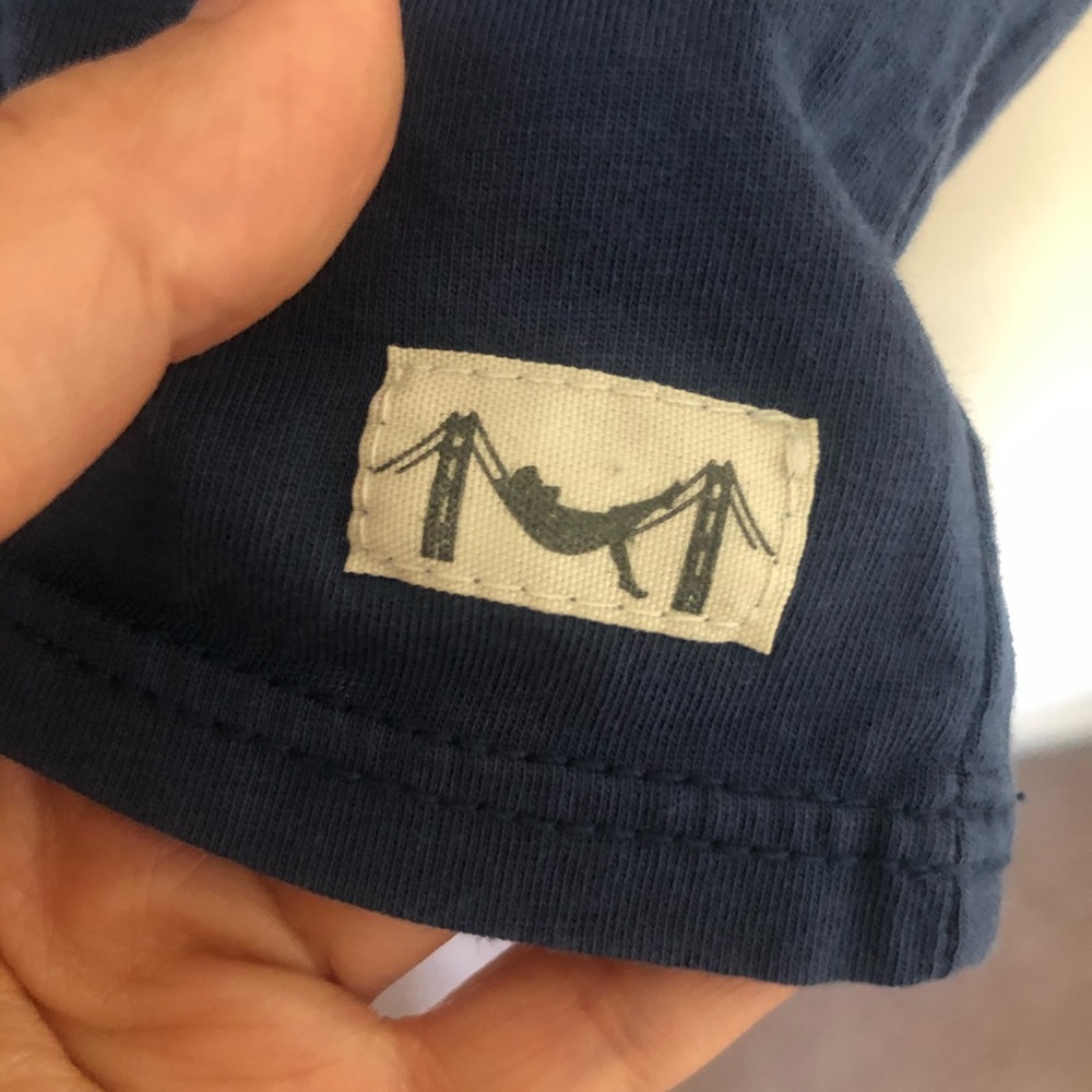 Marine Layer T-Shirt with low cut crew neck SF 🌉 - Picture 3 of 5